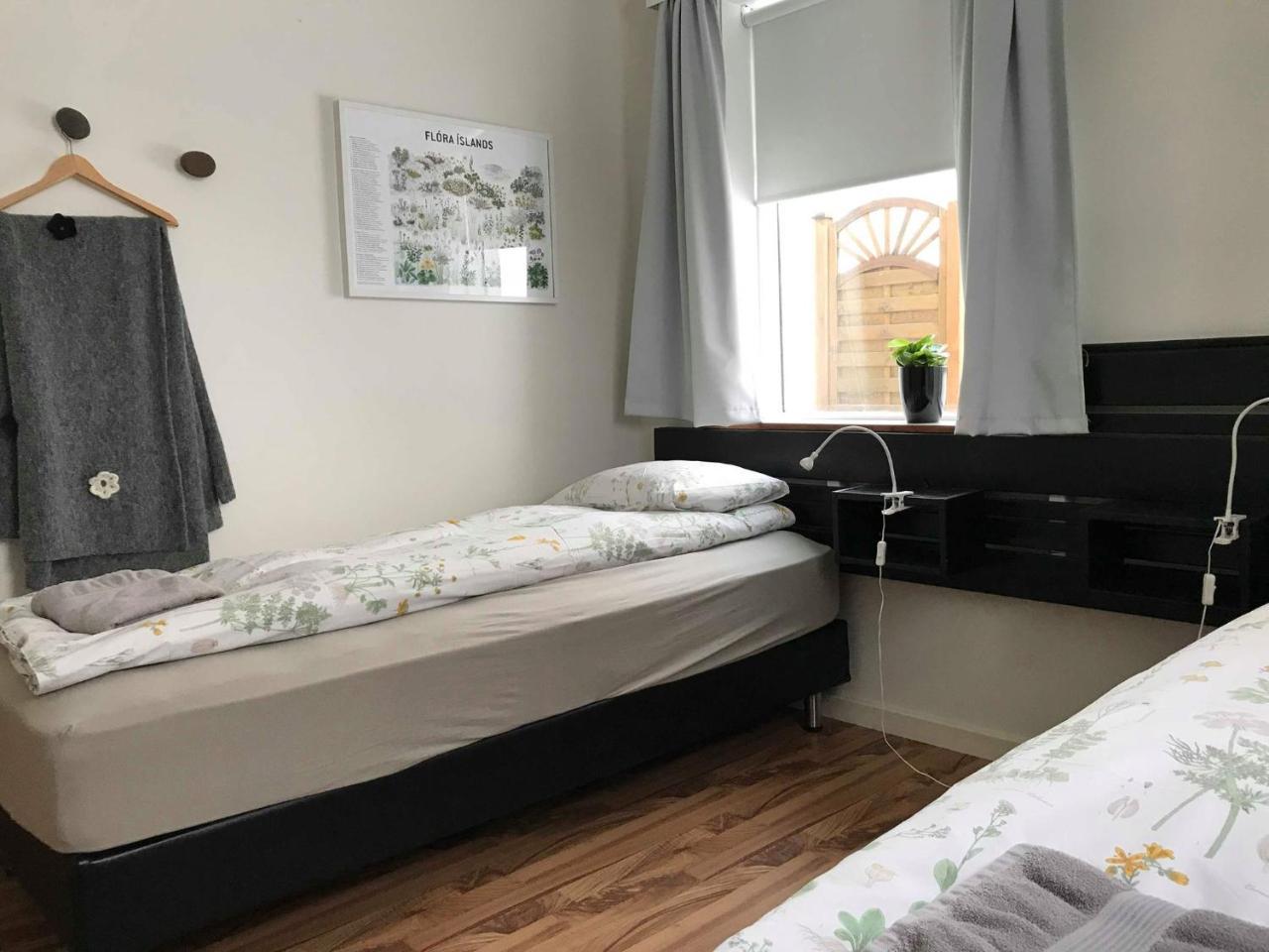 Guesthouse Hvitahusid Акурейрі Екстер'єр фото