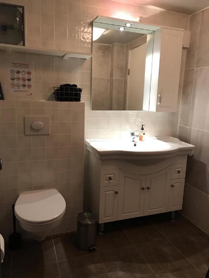 Guesthouse Hvitahusid Акурейрі Екстер'єр фото